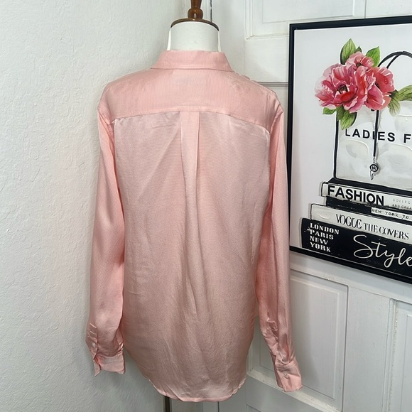 Everlane Pink Textured Button Down Blouse Size 2 - Picture 4 of 8